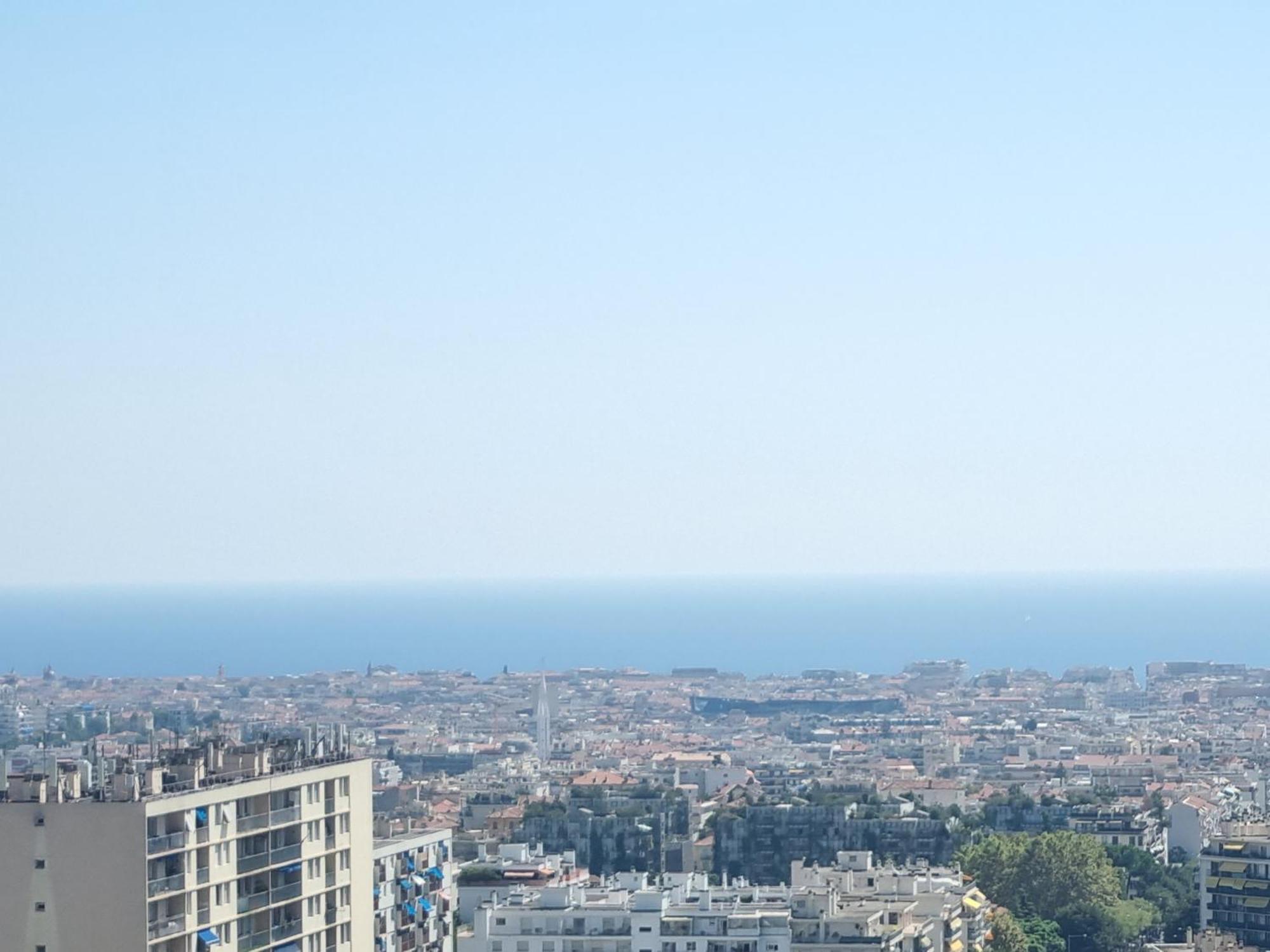 Privative Renove 2024, Climatisation, Tramway Sur Place , 12 Min Centre, 16 Min Plage, Apercu Lateral Mer, 2 Wc Avec 2 Salle De Bain, Private Renovated 2024, Air-conditioned , Tram On Spot, 2 Toilets And 2 Bathrooms Frühstückspension Nizza