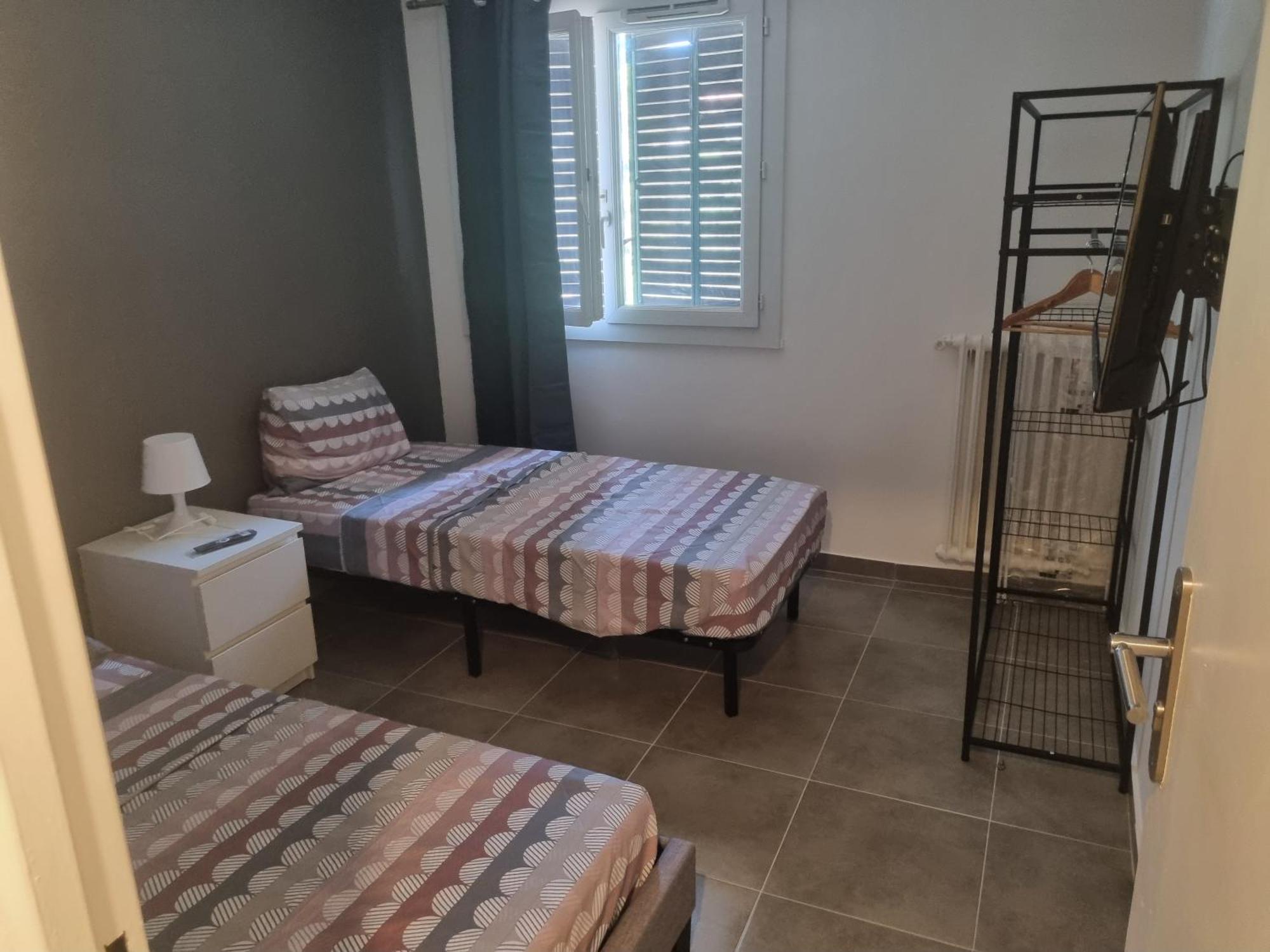Privative Renove 2024, Climatisation, Tramway Sur Place , 12 Min Centre, 16 Min Plage, Apercu Lateral Mer, 2 Wc Avec 2 Salle De Bain, Private Renovated 2024, Air-conditioned , Tram On Spot, 2 Toilets And 2 Bathrooms Frühstückspension *