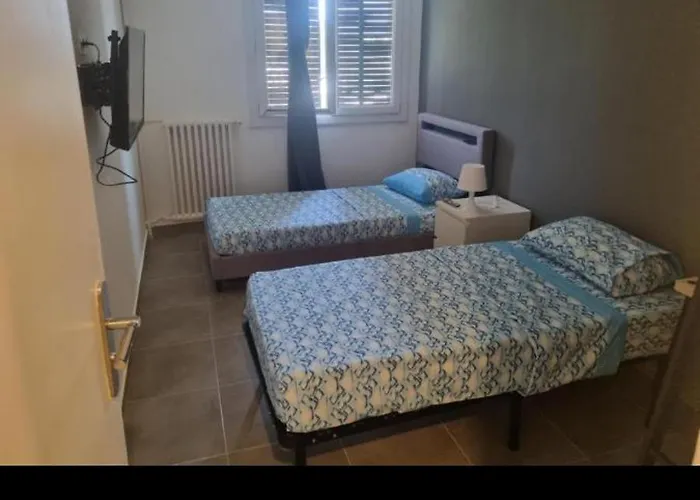 Chambre Privative Renove 2024, Climatisation, Tramway Sur Place , 12 Min Centre, 16 Min Plage, Apercu Lateral Mer, 2 Wc Avec 2 Salle De Bain, Private Room Renovated 2024, Air-Conditioned , Tram On Spot, 2 Toilets And 2 Bathrooms